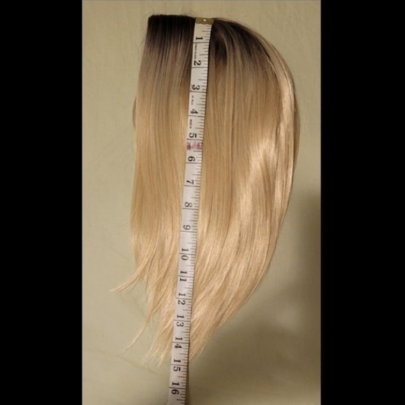 ♥︎New Blonde Ombre Wig + Free Gift♥︎ - Picture 10 of 12